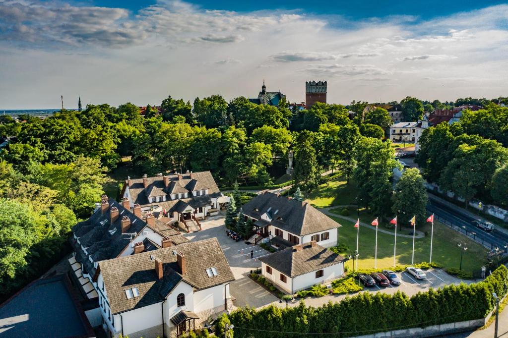 The surrounding neighborhood or a neighborhood close to a szállodákat