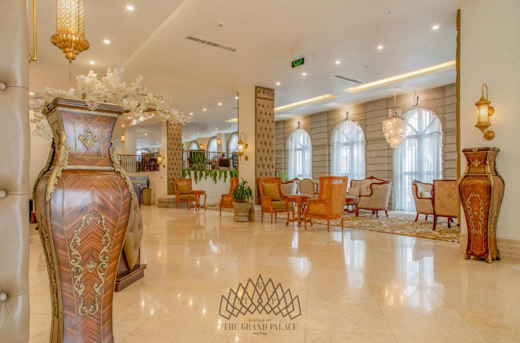 הלובי או אזור הקבלה ב-The Grand Palace Hotel