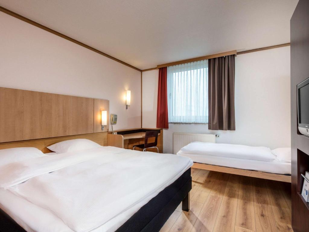 Postel nebo postele na pokoji v ubytování ibis Hotel Eisenach