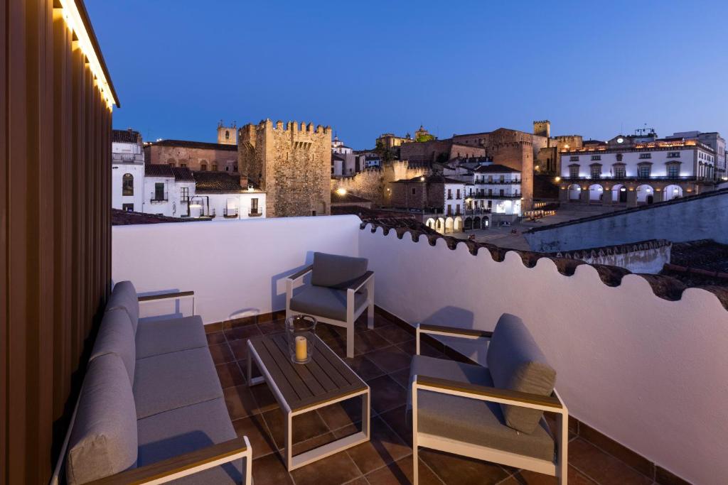 Ban công/sân hiên tại Apartamentos El Patio Plaza Mayor Cáceres