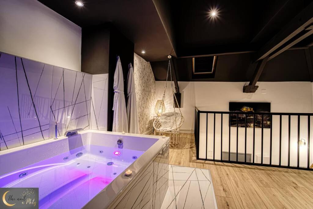 梅斯的住宿－Le Loft Spa au coeur de Metz (unenuitametz)，相簿中的一張相片