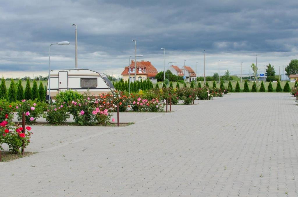 Сад в Hotel Rózsa Csárda Bungalow & Caravan Park