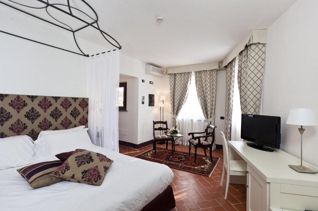 Giường trong phòng chung tại Hotel San Miniato