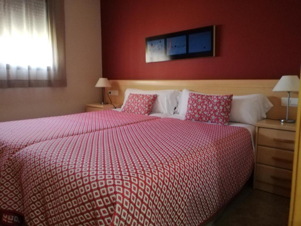 Cama ou camas em um quarto em Apartamentos Plaza Picasso