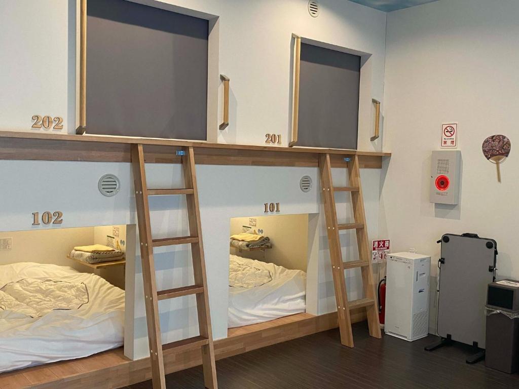 Un pat sau paturi într-o cameră la HOSTEL HIROSAKI - Vacation STAY 66581v