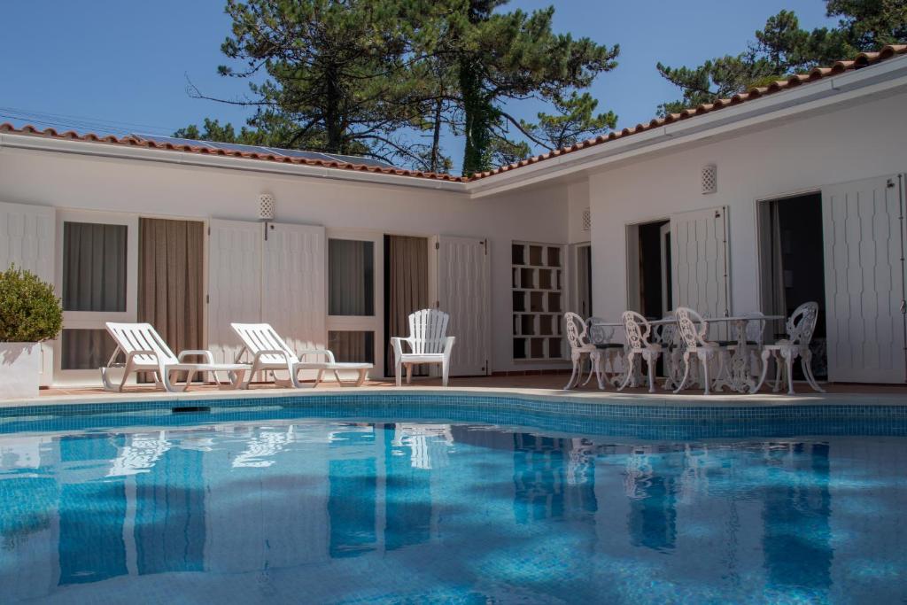 A piscina localizada em Ofir Beach House Bonança ou nos arredores