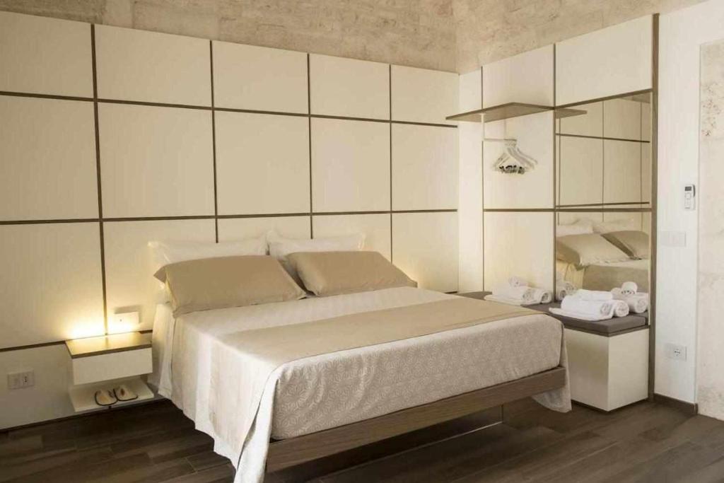 Una cama o camas en una habitación de Ulivi Bianchi Luxury Home in Puglia