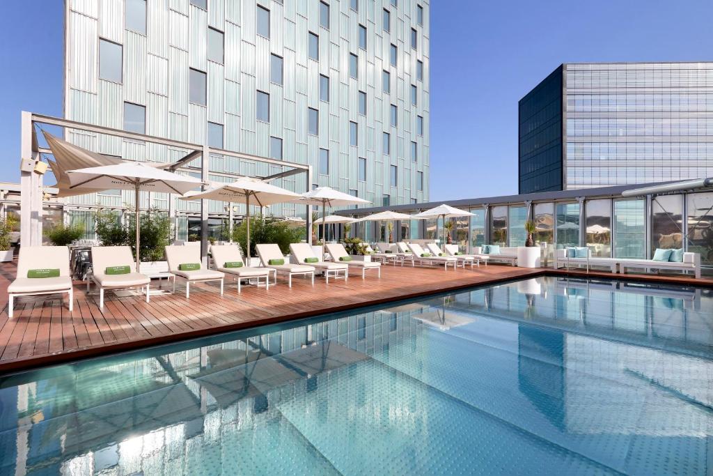 Majoituspaikassa The Level at Melia Barcelona Sky tai sen lähellä sijaitseva uima-allas