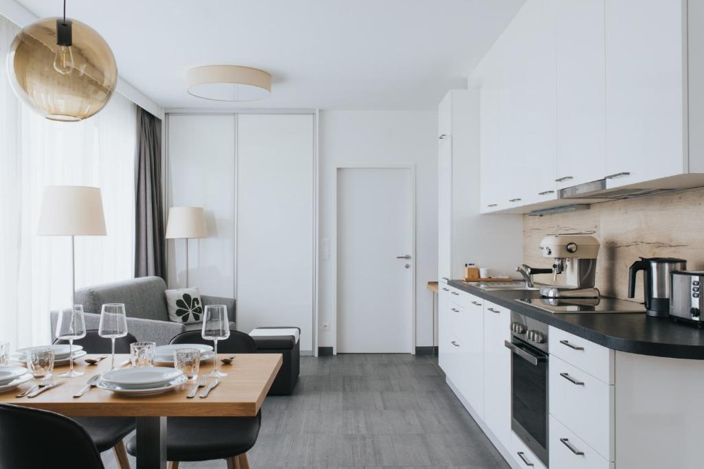 a kitchen and dining room with a table and a dining room at Parks 73 The Townhouse Hotel in Vienna