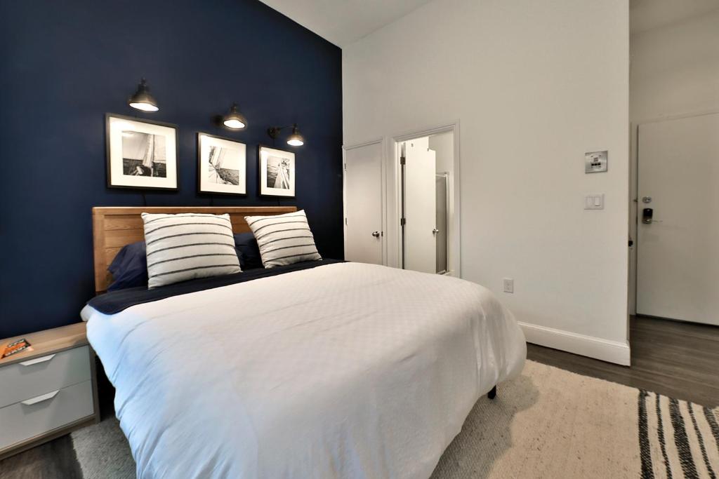 Tempat tidur dalam kamar di Good Hotels Boston