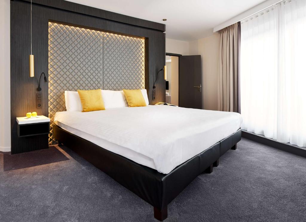 A bed or beds in a room at Van der Valk Hotel Spa