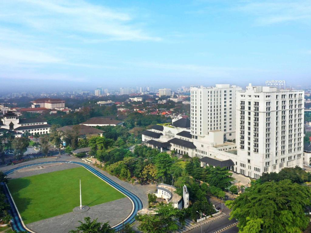 Uma visão geral de Bandung ou uma vista da cidade tirada do hotel