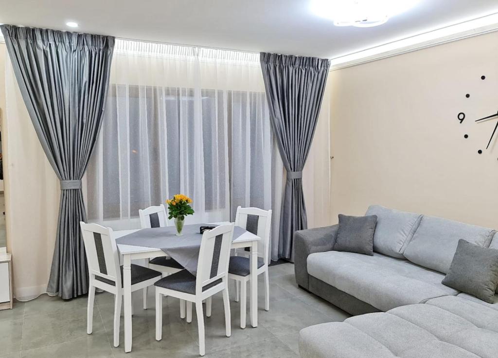 Ruang duduk di Apartament Lexannona Busteni