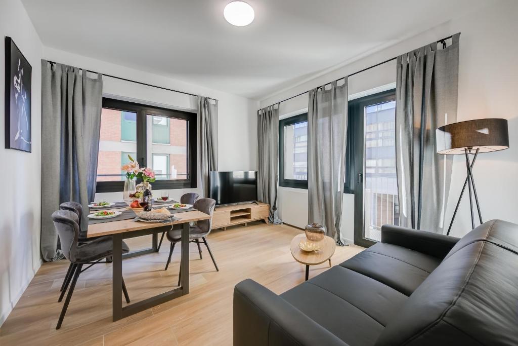 Un lugar para sentarse en Boutique Apartments - Happy Rentals