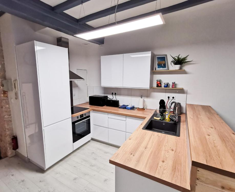 Una cocina o cocineta en Appartement Ma Douce Charente - Superbe T3 Design et Fonctionnel - Hyper Centre à Saintes