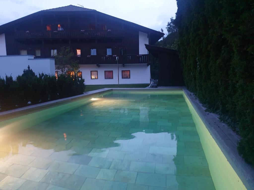 The swimming pool at or close to Residence Baumgartner