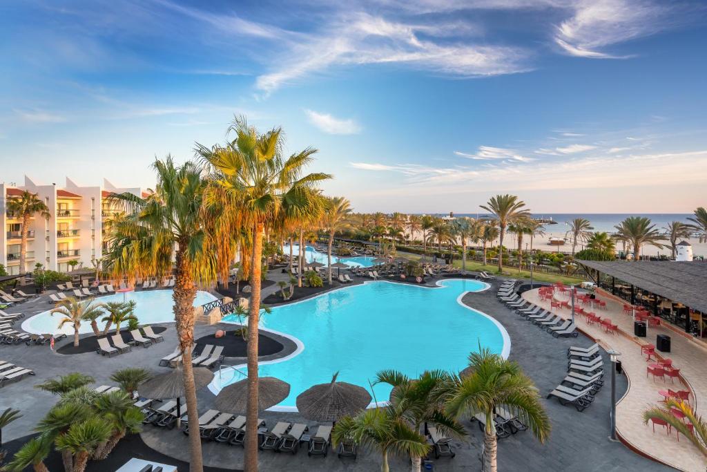 Kolam renang di atau di dekat Barceló Fuerteventura Mar