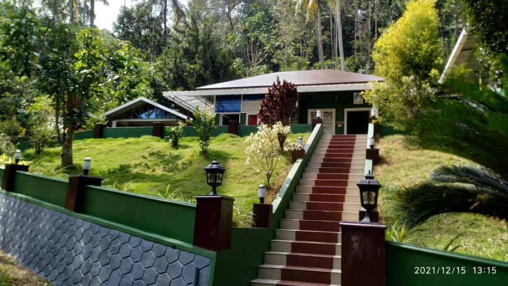 Puutarhaa majoituspaikan Fab Valley Homestay ulkopuolella