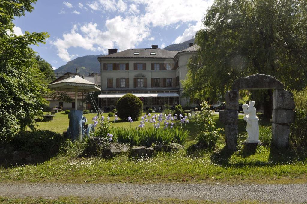 Sodas prie apgyvendinimo įstaigos Hotel Du Parc - Manoir Du Baron Blanc