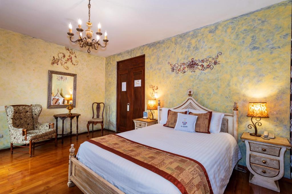 Ліжко або ліжка в номері Hotel Boutique Los Balcones