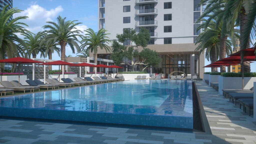 Global Luxury Suites Miami Worldcenter tesisinde veya buraya yakın yüzme havuzu