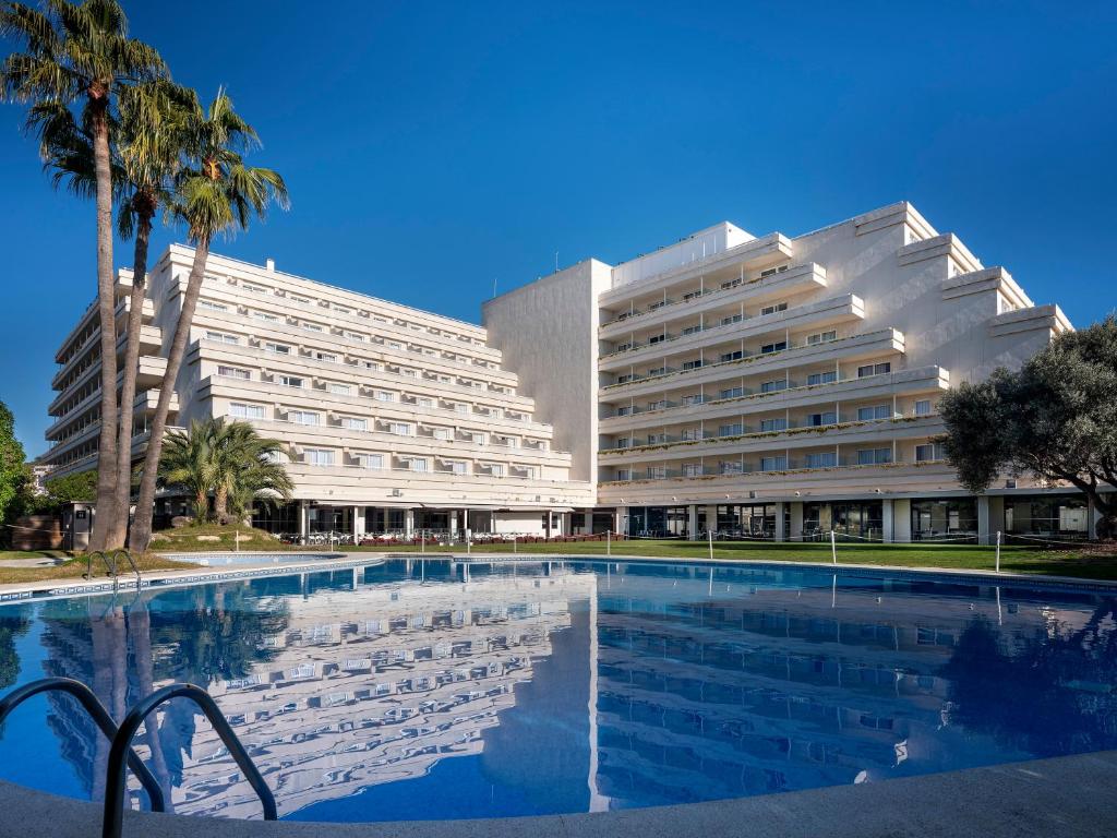 Swimmingpoolen hos eller tæt på Melia Sitges