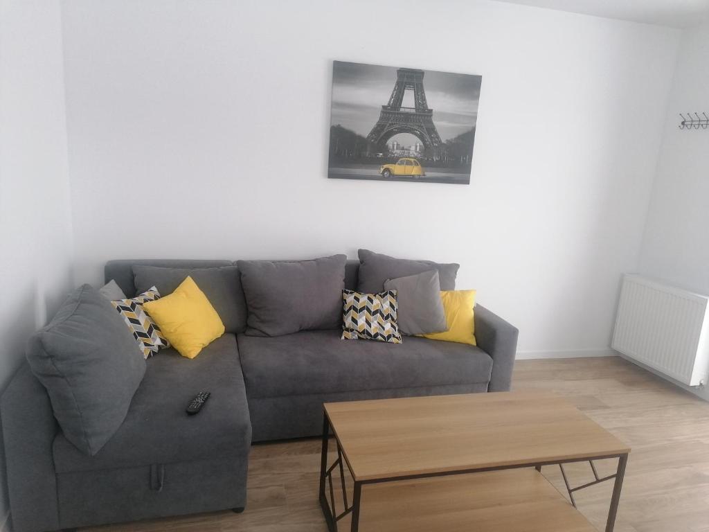 Uma área de estar em Apartament Oliwia