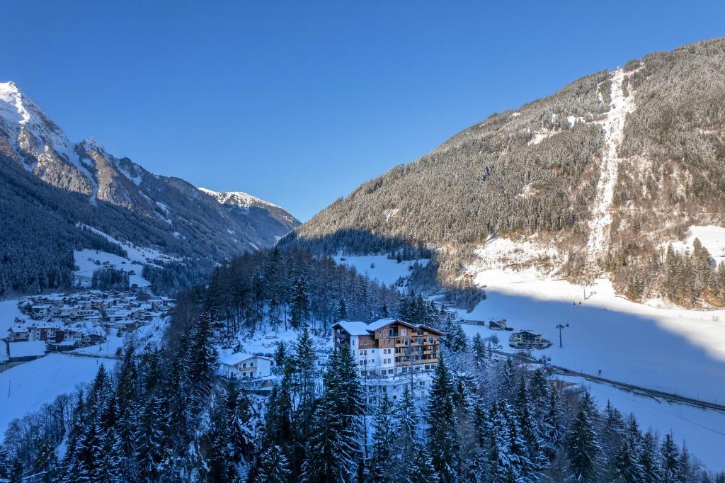 a resort in the mountains with snow on the ground at die Aussicht in Finkenberg