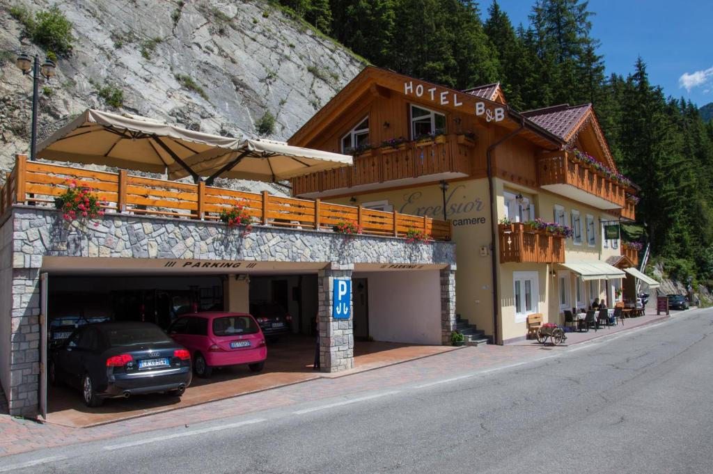 Foto dalla galleria di Hotel Garni Excelsior a Livinallongo del Col di Lana