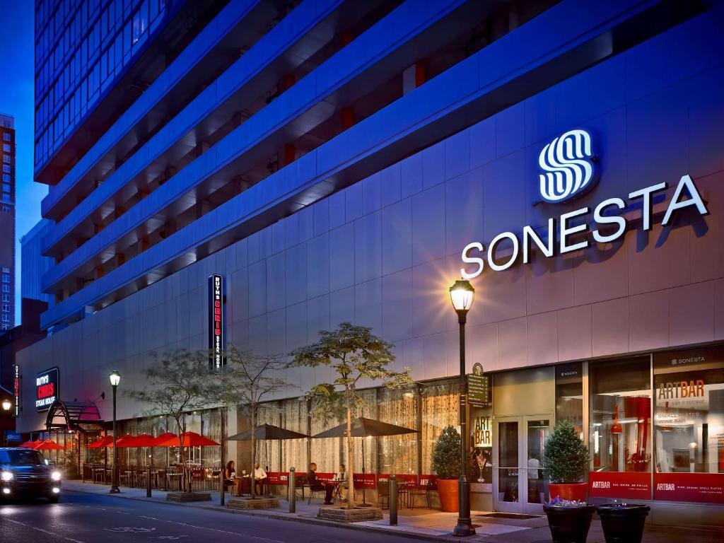 フィラデルフィアにあるSonesta Philadelphia Rittenhouse Squareの三星社看板