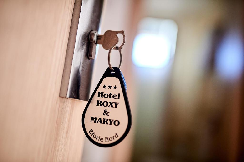 Hotel Roxy & Maryo- Restaurant -Terasa- Loc de joaca pentru copii -Parcare gratuita में दिखाया गया कोई प्रमाणपत्र, अवॉर्ड, हस्ताक्षर या कोई दूसरा दस्तावेज़