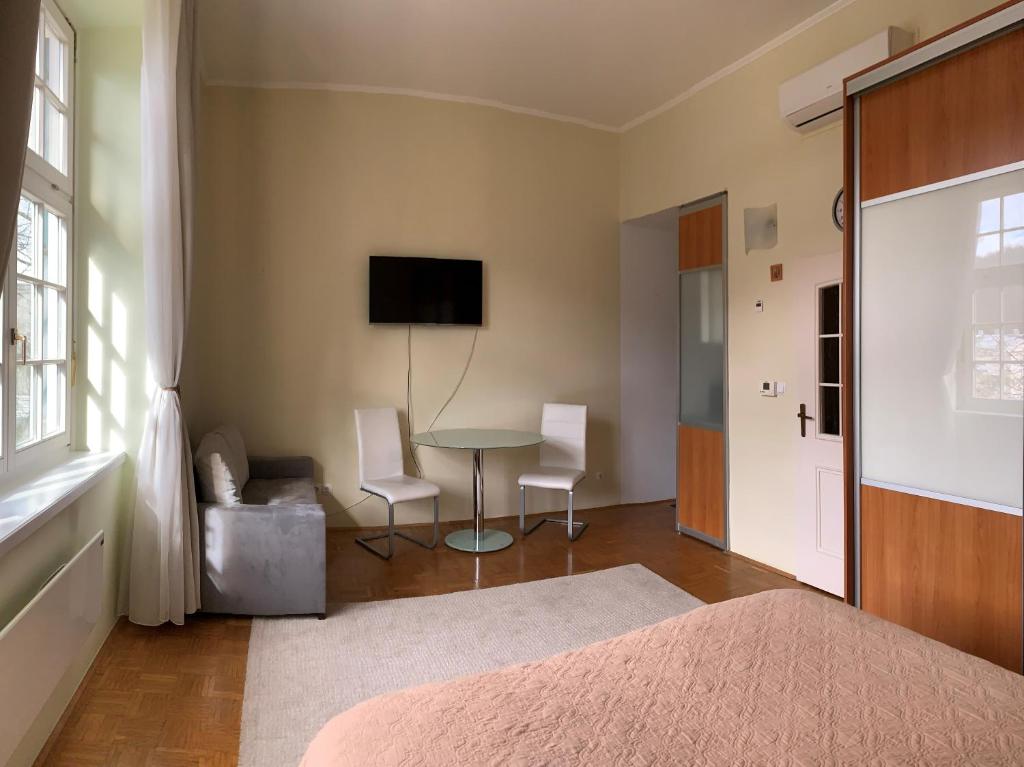 Μια τηλεόραση ή/και κέντρο ψυχαγωγίας στο Apartment 19 Vila Golf Nice Vacation