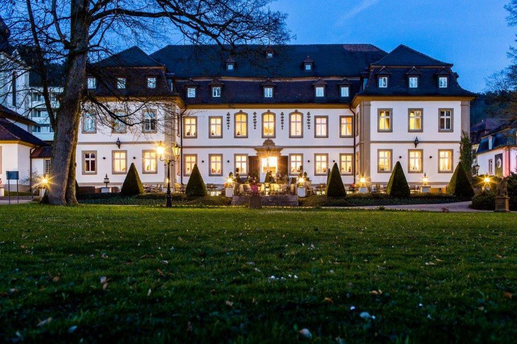 Aed väljaspool majutusasutust Schlosshotel Bad Neustadt