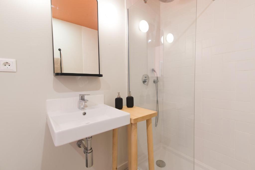 A bathroom at Casa Rosa Villa with Pool in Olhao Centre