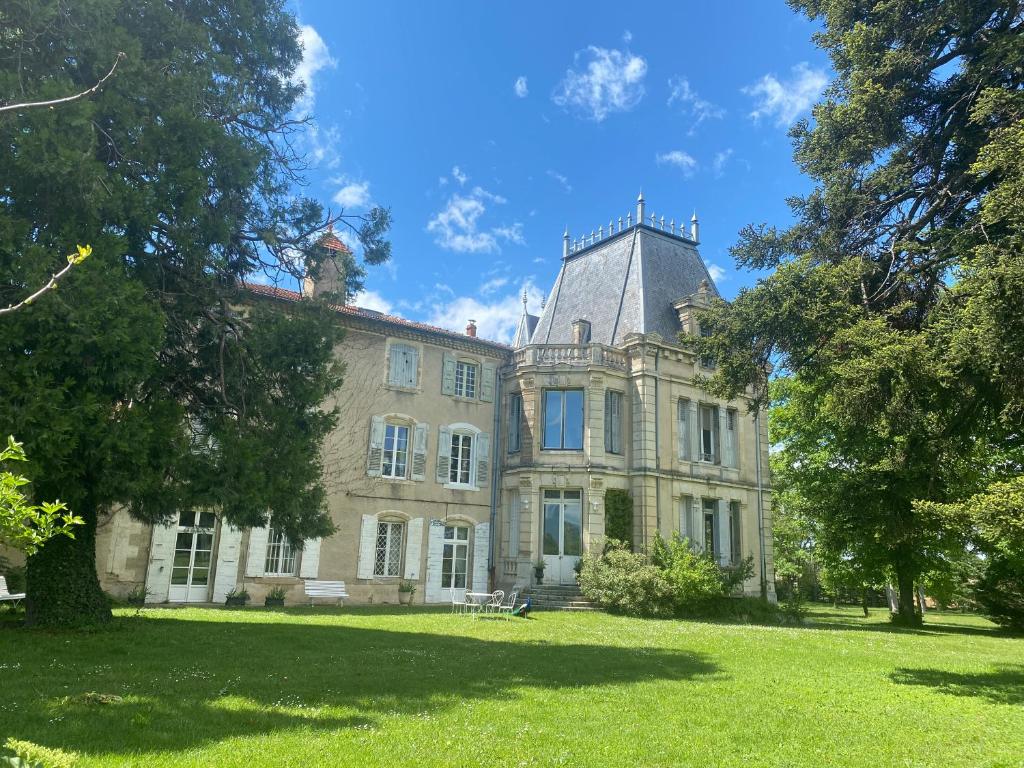 Puutarhaa majoituspaikan Chateau de Vaugelas - Charmant domaine près de Valence ulkopuolella