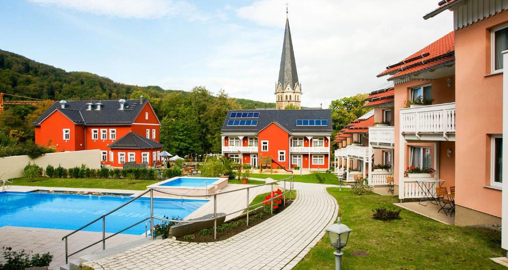 La pileta dentro o cerca de Hotelpark Bodetal mit Ferienwohnungen