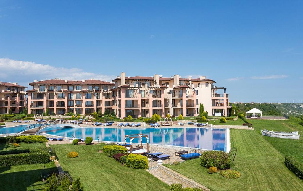 The swimming pool at or close to Sea View & infinity pool apartments in Kaliakria resort