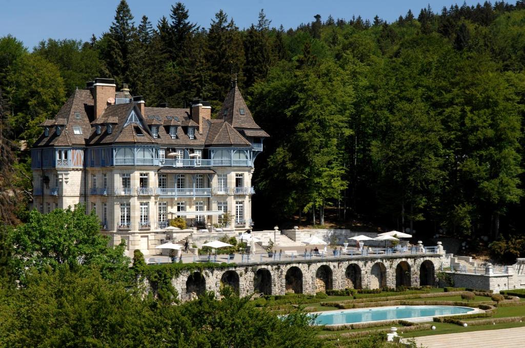 สระว่ายน้ำที่อยู่ใกล้ ๆ หรือใน Château des Avenieres - Relais & Châteaux