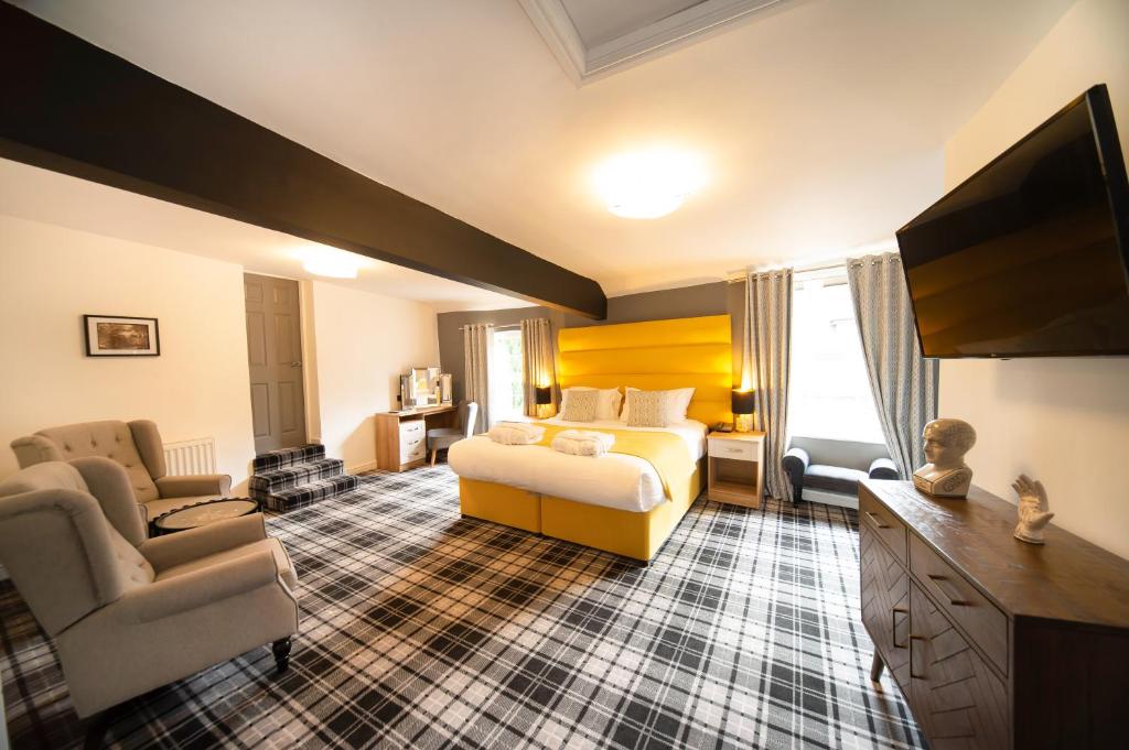 Cama ou camas em um quarto em The Kirkfield Hotel