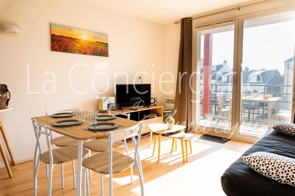 Uma TV ou centro de entretenimento em SVC 13 - Bel appartement proche mer avec balcon