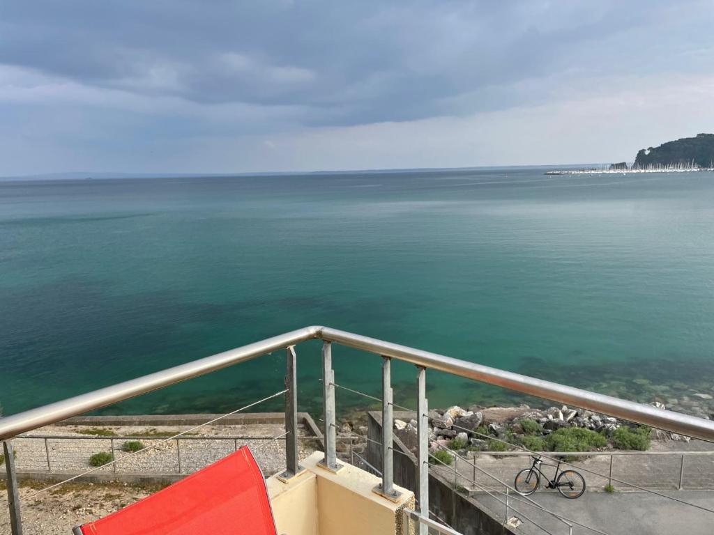 a bike sitting on a railing near the water at Appartement cosy les pieds dans l’eau, vue mer exceptionnelle in Crozon