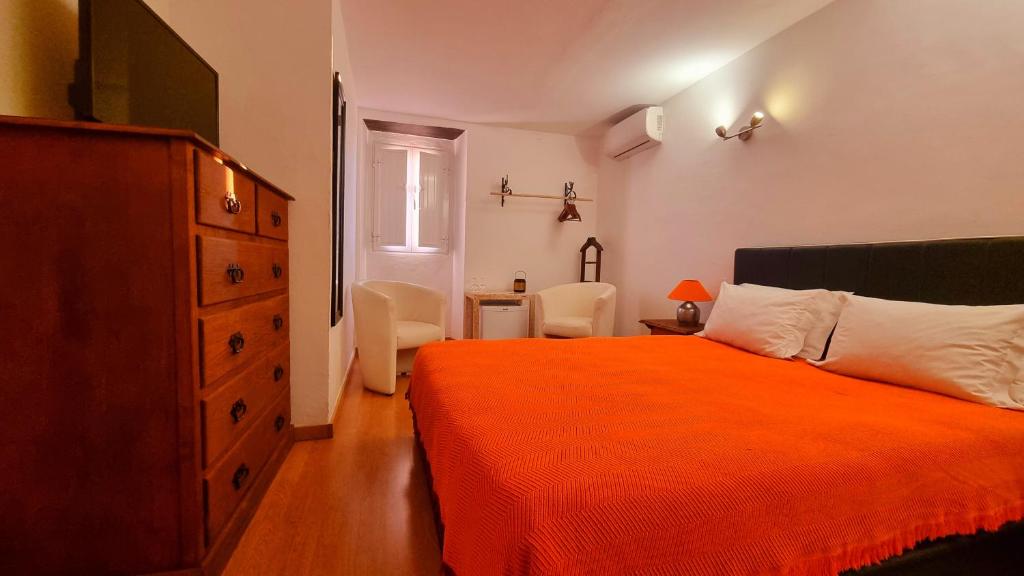 Una cama o camas en una habitación de Charme de Monsaraz II