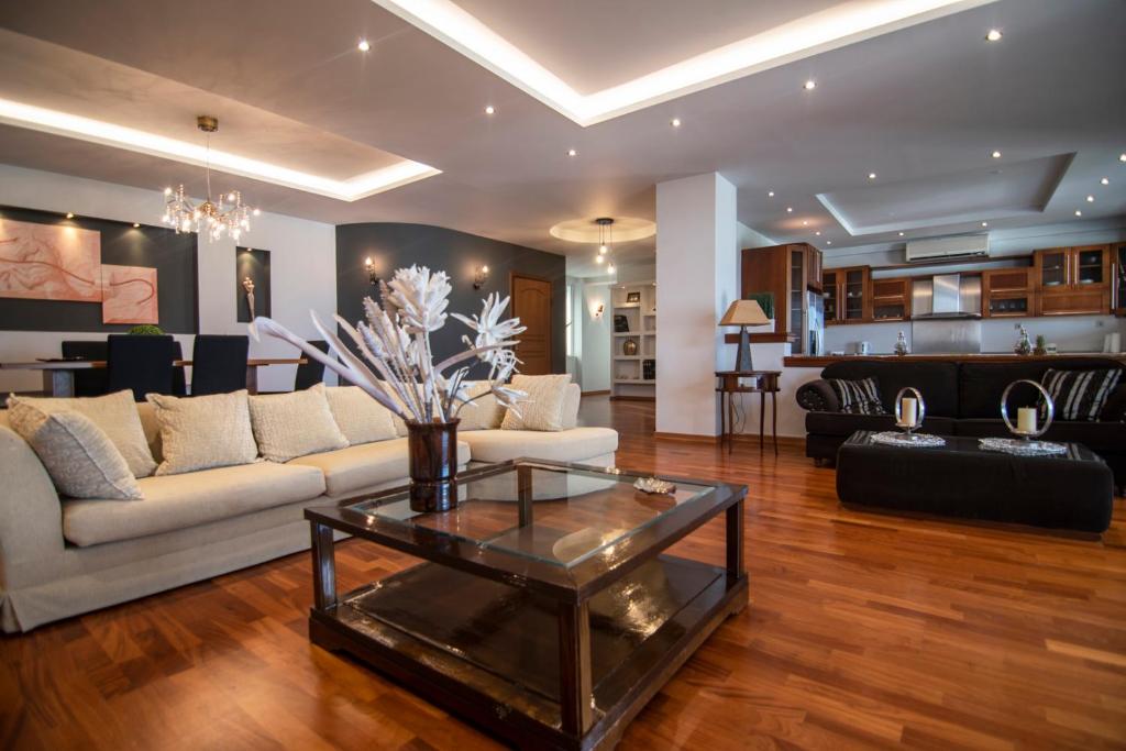 Kuhinja ili čajna kuhinja u objektu Akrata's Elegant Luxury Suite