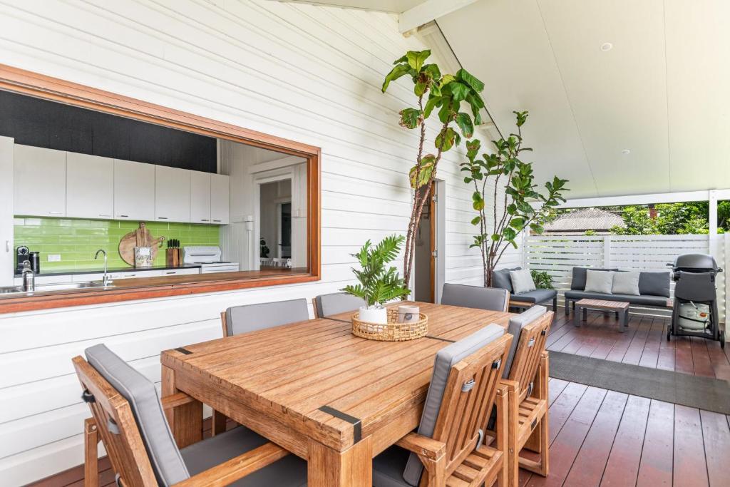 A kitchen or kitchenette at High Three - Downtown Beach House