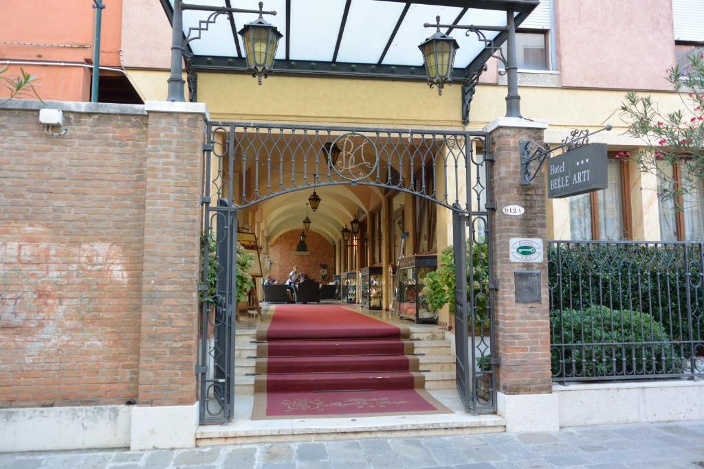 Façana o entrada de Hotel Belle Arti