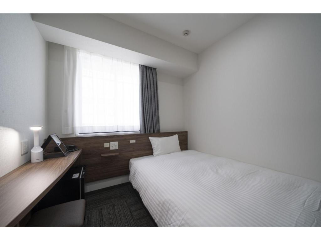 Säng eller sängar i ett rum på R&B Hotel Sendai Higashiguchi - Vacation STAY 39921v