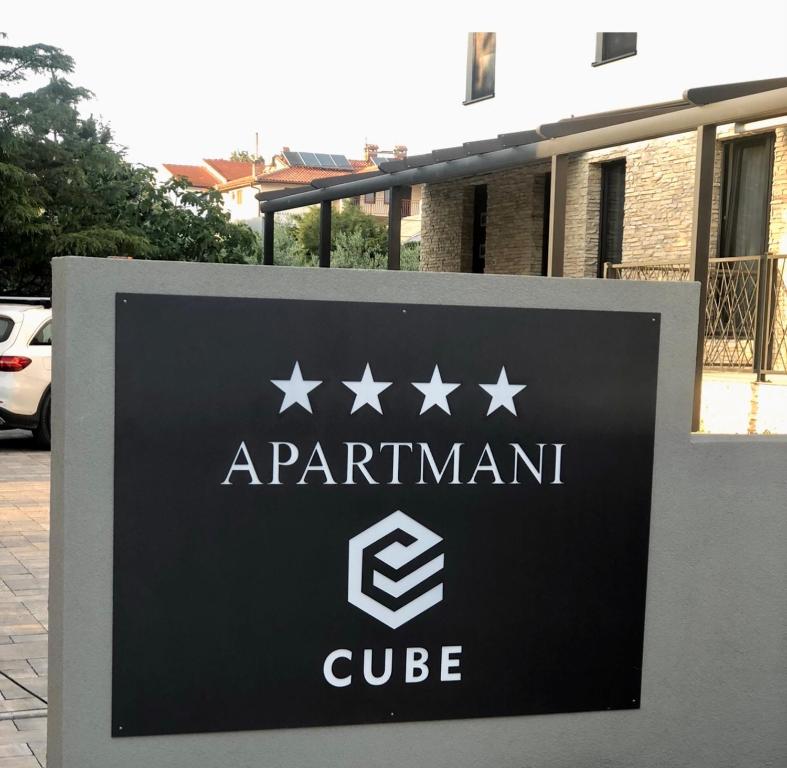 Apartmani CUBE L tesisinde sergilenen bir sertifika, ödül, işaret veya başka bir belge