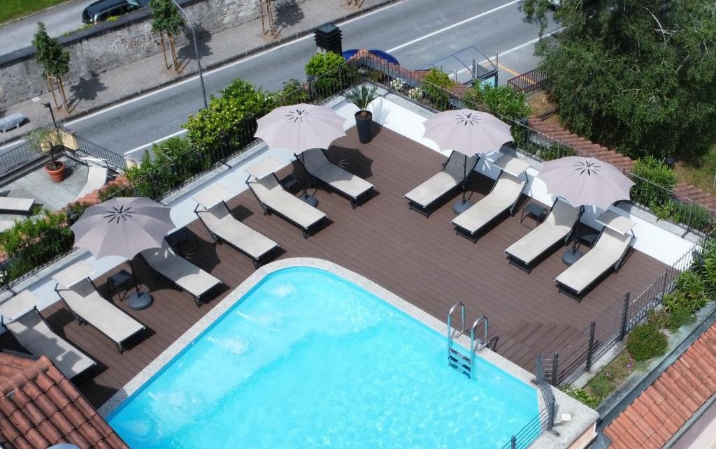 A piscina localizada em Hotel Giardino ou nos arredores