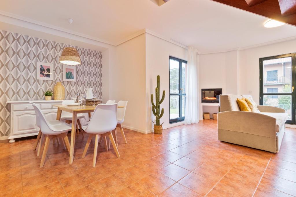 A seating area at Abba Comillas Apartments