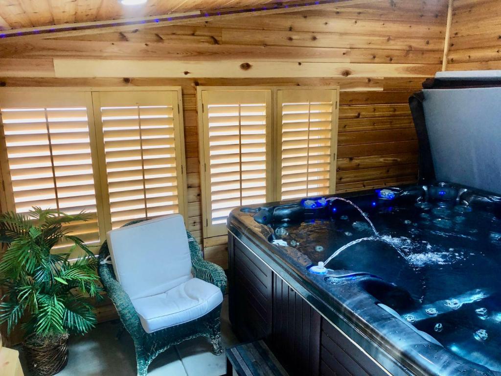 Foto da galeria de Blue Bear Den 3BR 2BA DTC Private Apt Hot Tub em Denver